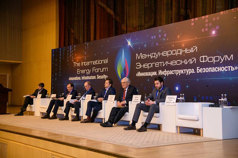 Технологическая независимость ТЭК: опыт отечественных внедрений в центре дискуссии МЭФ в Москве