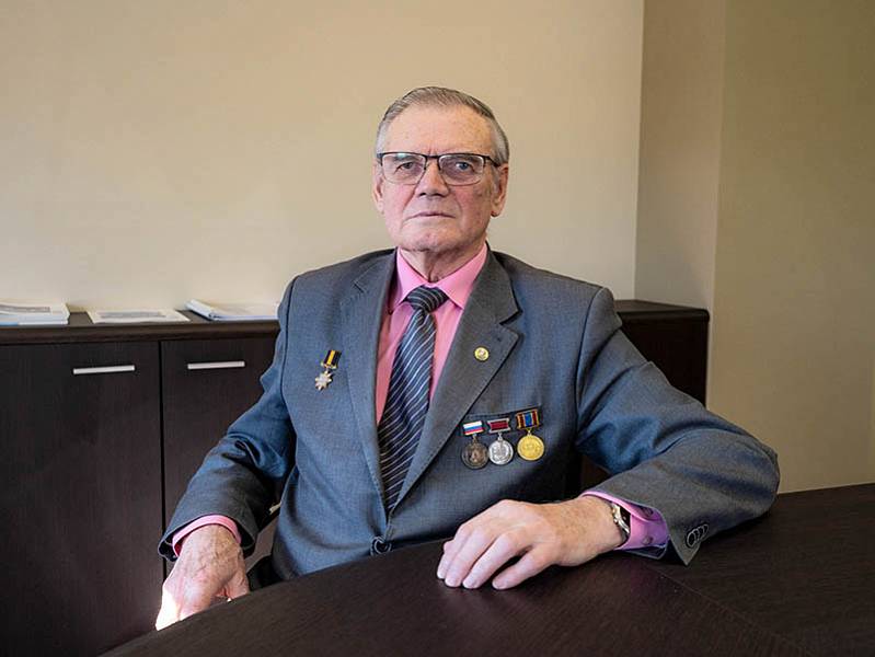 «За заслуги в электротехнике»